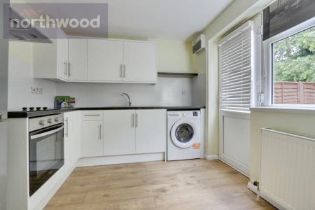 2 bedroom Terraced House to let in Sycamore Close, Skelton, York, YO30