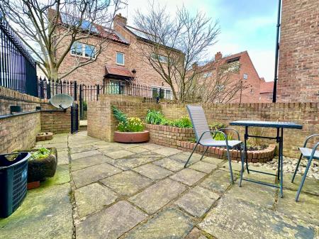 1 bedroom Flat to let in St Andrewgate, City Centre, York, YO1