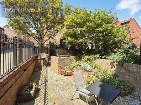 1 bedroom Flat to let in St Andrewgate, City Centre, York, YO1
