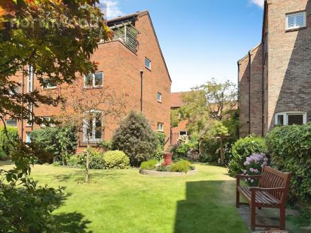 1 bedroom Flat to let in St Andrewgate, City Centre, York, YO1
