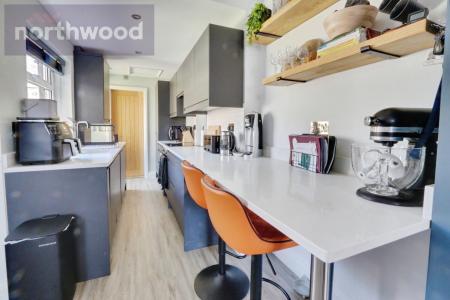 2 bedroom Terraced House for sale in Oak Street, York, YO26
