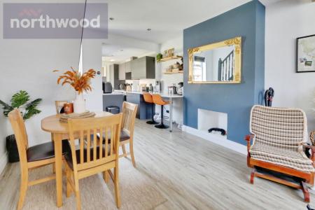 2 bedroom Terraced House for sale in Oak Street, York, YO26