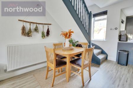 2 bedroom Terraced House for sale in Oak Street, York, YO26