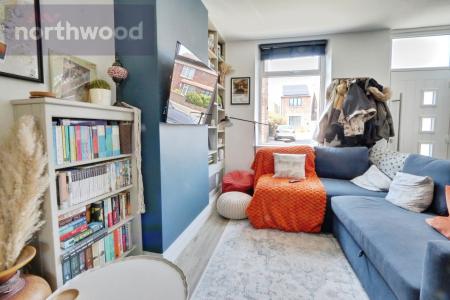 2 bedroom Terraced House for sale in Oak Street, York, YO26