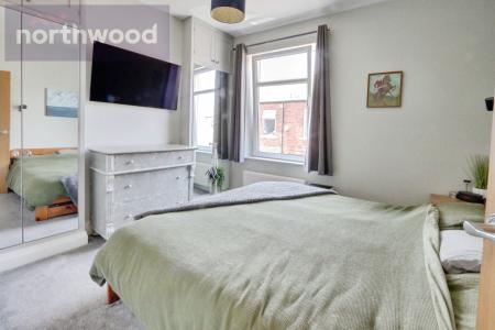 2 bedroom Terraced House for sale in Oak Street, York, YO26