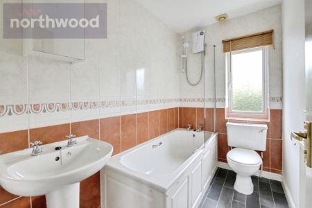 3 bedroom Detached house to let in Jervis Court, Sutton on Derwent, YO41