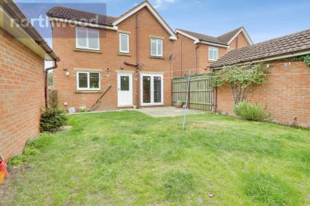 3 bedroom Detached house to let in Jervis Court, Sutton on Derwent, YO41