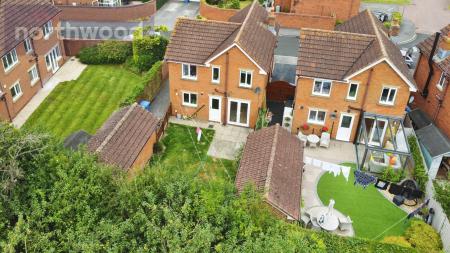 3 bedroom Detached house to let in Jervis Court, Sutton on Derwent, YO41