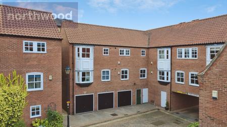 2 bedroom Flat to let in St Andrew Place, Aldwark, York, YO1