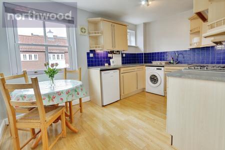 2 bedroom Flat to let in St Andrew Place, Aldwark, York, YO1
