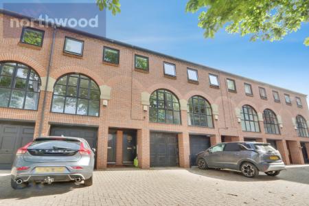 3 bedroom Town house to let in County House Mews, Monkgate Cloisters, York, YO31