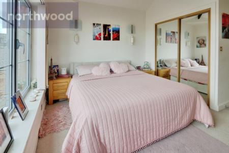 2 bedroom Flat for sale in Popeshead Court Peter Lane, York, YO1