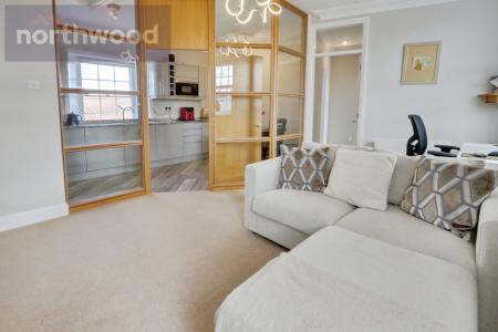 2 bedroom Flat for sale in Trinity Lane, York, YO1