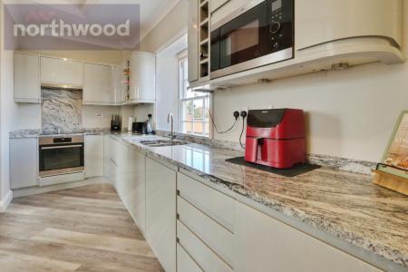2 bedroom Flat for sale in Trinity Lane, York, YO1