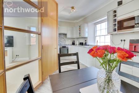 2 bedroom Flat for sale in Trinity Lane, York, YO1
