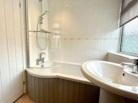 2 bedroom Bungalow for sale in Nursery Gardens, York, YO10