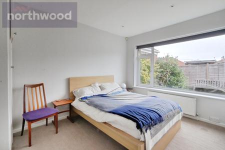 2 bedroom Bungalow to let in Nursery Gardens, York, YO10