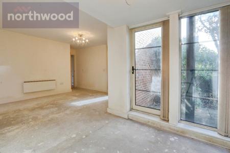 2 bedroom Flat for sale in Lawrence Square, York, YO10