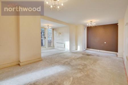 2 bedroom Flat for sale in Lawrence Square, York, YO10