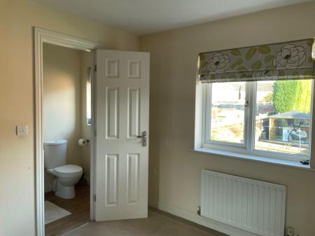 4 bedroom Detached house to let in Lychgate Close, Lakeside, Tamworth, B77