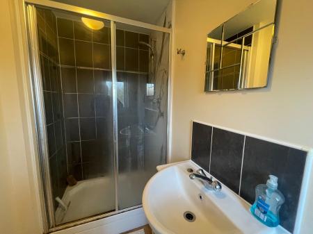 4 bedroom Detached house to let in Lychgate Close, Lakeside, Tamworth, B77