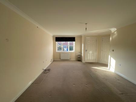 4 bedroom Detached house to let in Lychgate Close, Lakeside, Tamworth, B77