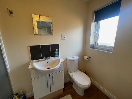 4 bedroom Detached house to let in Lychgate Close, Lakeside, Tamworth, B77