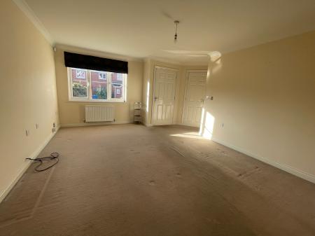 4 bedroom Detached house to let in Lychgate Close, Lakeside, Tamworth, B77
