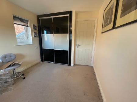 4 bedroom Detached house to let in Lychgate Close, Lakeside, Tamworth, B77