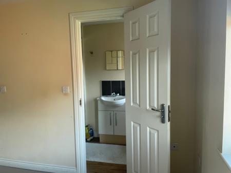 4 bedroom Detached house to let in Lychgate Close, Lakeside, Tamworth, B77