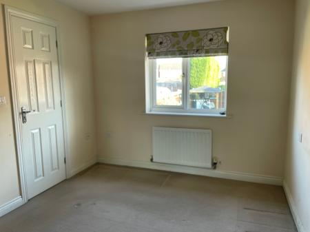 4 bedroom Detached house to let in Lychgate Close, Lakeside, Tamworth, B77