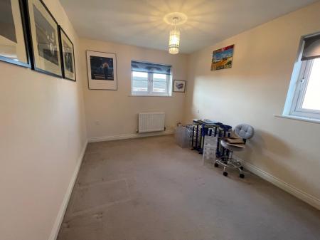 4 bedroom Detached house to let in Lychgate Close, Lakeside, Tamworth, B77