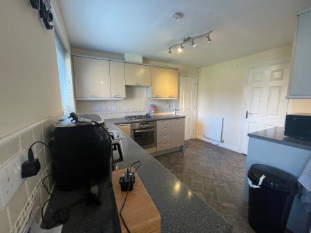 4 bedroom Detached house to let in Lychgate Close, Lakeside, Tamworth, B77