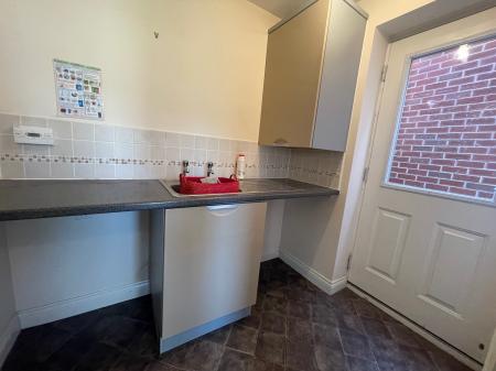 4 bedroom Detached house to let in Lychgate Close, Lakeside, Tamworth, B77