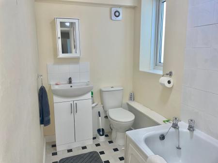 2 bedroom Flat to let in Hobs Road, Lichfield, WS13