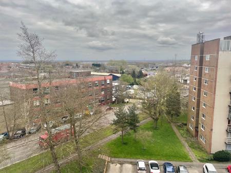 2 bedroom Flat to let in Hobs Road, Lichfield, WS13