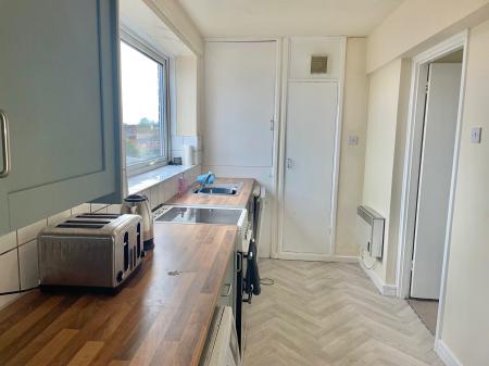 2 bedroom Flat to let in Hobs Road, Lichfield, WS13