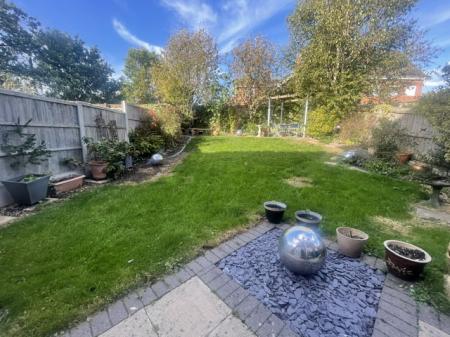 4 bedroom Detached house to let in Leyland Road, Glascote, Tamworth, B77