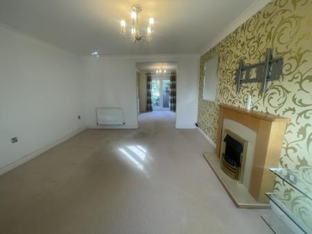 4 bedroom Detached house to let in Leyland Road, Glascote, Tamworth, B77