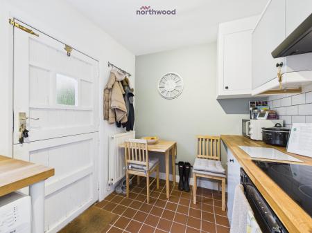 2 bedroom Terraced House for sale in Chapel Street, Holt, LL13