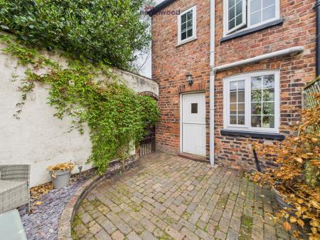 2 bedroom Terraced House for sale in Chapel Street, Holt, LL13