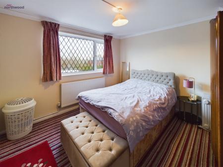 4 bedroom Detached house for sale in Holt Road, Wrexham, LL13