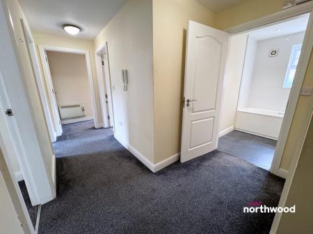 2 bedroom Flat for sale in Kingsmills Road, Wrexham, LL13