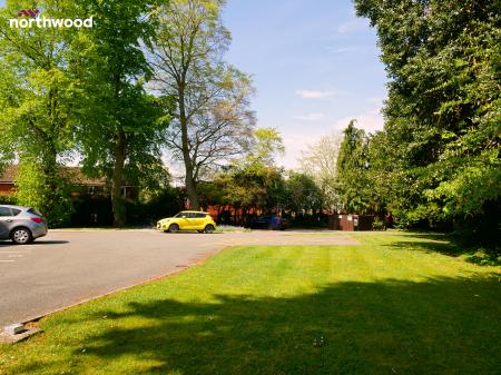 2 bedroom Flat for sale in Kingsmills Road, Wrexham, LL13