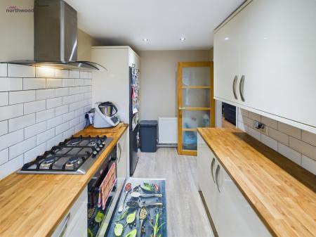 2 bedroom Semi-detached house for sale in Summerfields, Rhostyllen, LL14