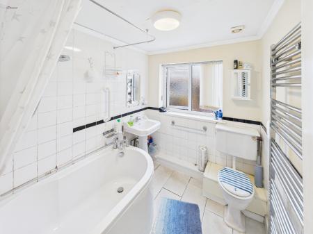 2 bedroom Bungalow for sale in Vinegar Hill, Rhosllanerchrugog, LL14