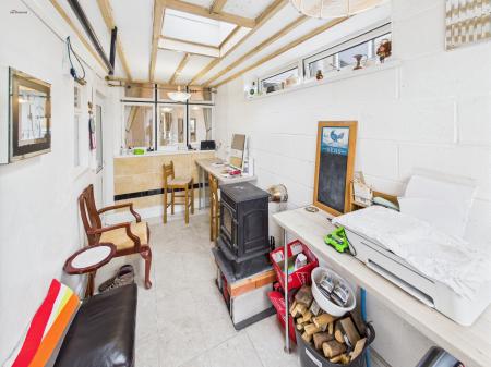 2 bedroom Bungalow for sale in Vinegar Hill, Rhosllanerchrugog, LL14