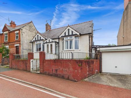 2 bedroom Bungalow for sale in Vinegar Hill, Rhosllanerchrugog, LL14