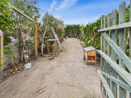 2 bedroom Bungalow for sale in Vinegar Hill, Rhosllanerchrugog, LL14