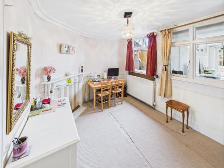 2 bedroom Bungalow for sale in Vinegar Hill, Rhosllanerchrugog, LL14